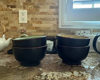 Set of Four Japanese-Style Crackle Glaze Ceramic Bowls