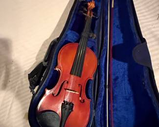 Kun Shoulder Rest and Student Violin Outfit