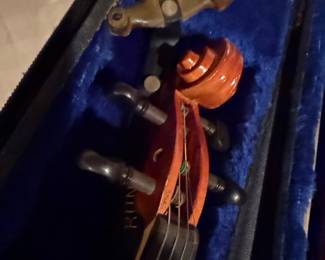 Kun Shoulder Rest and Student Violin Outfit