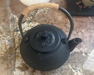 Japanese Cast Iron Tetsubin Teapot