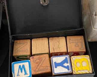 Small Toleware Box with Blocks