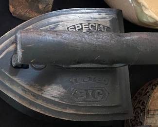 Antique BIC Special Iron