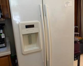 Side by side refrigerator