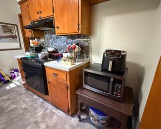 kitchen electrics and wares