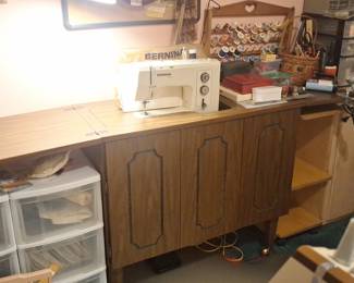 Bernina Record 830 Sewing Machine in Cabinet