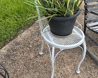 Vintage White Metal Mesh Patio Plant Stand