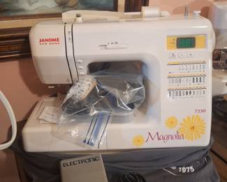 Janome New Home Magnolia 7330 Sewing Machine