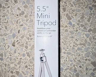 Insignia 5.5-inch Mini Tripod (NS-DMT55)