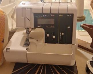 Elna 945 Pro DC Serger
