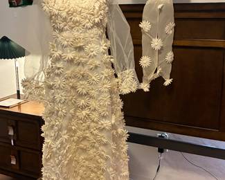 Pristine 1970s 3D Floral Appliqué Wedding Gown and Matching Statement Portrait Hat by Joan Murray of Sydney, Australia