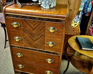 Waterfall chest of drawers