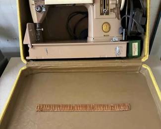 BK189VVintage Singer Sewing Machine Model 301A With Case