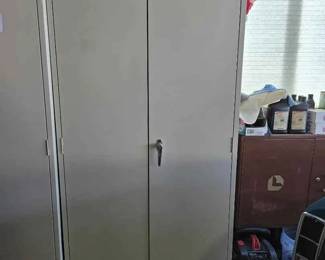 BK214Garage cabinet 5 Contents Not Included