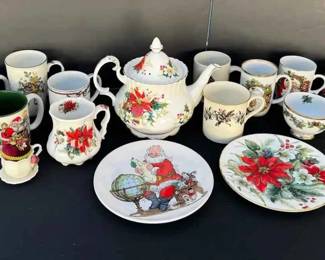 BK139Vintage Christmas Tea Coffee Royal Albert Poinsettia Teapot, Potpourri Press Plate More
