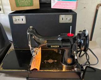 BK269Vintage Singer Sewing Machine With Footpedal Control, Case Plus Attachments