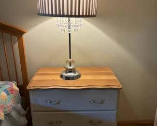 BK281Small French Provincial Style Chest And Glam Lamp