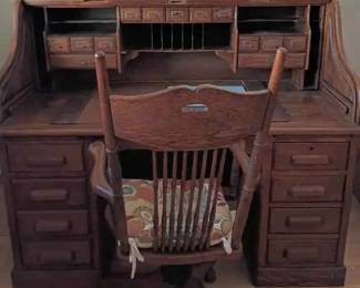 BK239Vintage Solid Wood Desk With Chair