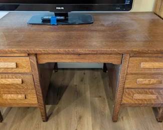 BK290Wooden Desk With Six Drawers