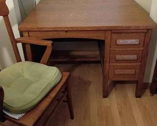 BK166Solid Wooden Desk And Chair