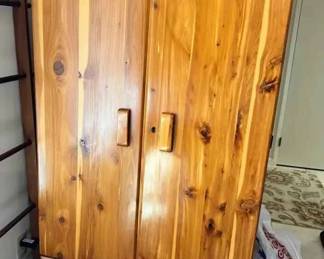 BK268Vintage Knotty Pine Wood Wardrobe