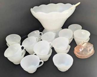 BK151Vintage Anchor Hocking Milk Glass Harvest Grape Punch Bowl Set And Bunny Trinket Box