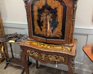 Italian Table and cabinet 