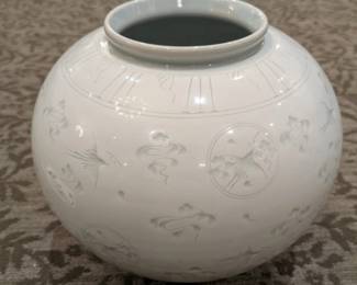 Korean White Celadon Crane Vase. Late 20th Century — 12"
