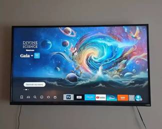 Vizio 47 Inch Smart TV with Wall Mount