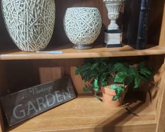 WOOD SHELF AND GREAT DECORE