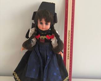 A33 - $10. Small German Doll. Very good condition.