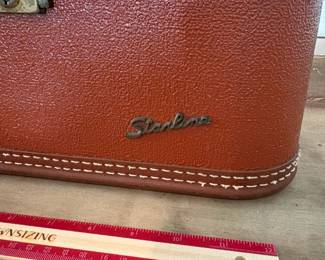 A56 - $40. Vintage Lady Baltimore Starline Train case vanity box with mirror. Very good vintage condition!