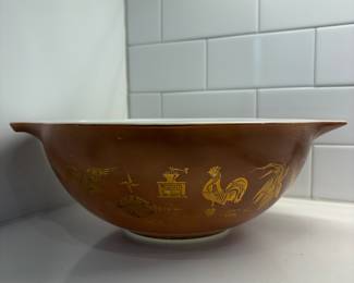 A53 - $25. Pyrex double spout bowl 13" diameter. In very good vintage condition.