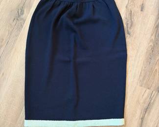 A89 - $150. St. John by Marie Gray Knit Twinset. Size 6. Very good condition!