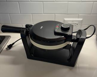 A11 - $10. Oster Single Waffle Maker. Very good condition.