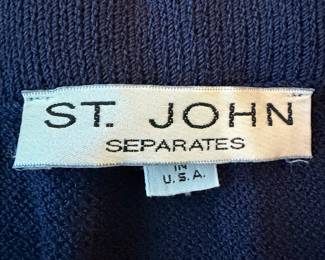 A98 - $45. St. John Knit Skirt. Size 8.
