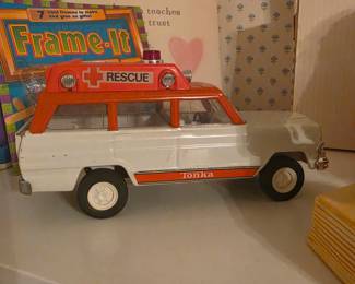 Tonka Jeep Wagoneer EMS Rescue Vehicle / Ambulance