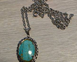 outhwestern-style turquoise-colored oval pendant necklace