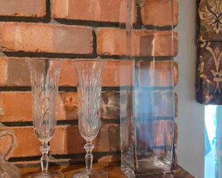 Matching crystal-look bud vases