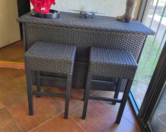 Wicker Bar Table with 2 Stools