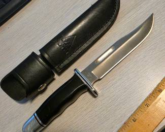 Buck 119 Special fixed-blade hunting knife