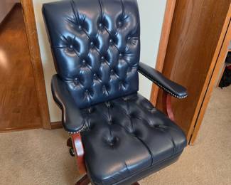 Black Tufted Executive Office Chair