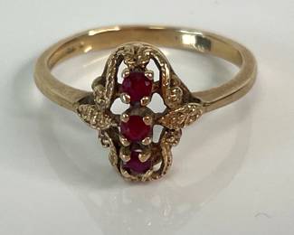 Lot 9004 Vintage 10K Gold Ring w Red Stones Jewelry
