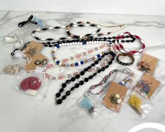 Lot 8714 Costume Jewelry