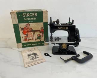 Lot 8796 Vintage Singer Sew Handy No. 20 Toy Sewing Machine