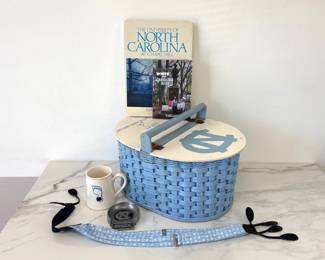 Lot 9032 UNC Tarheels Chapel Hill Items