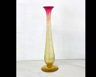 Lot 9051 Vintage Amberina Glass Bud Vase