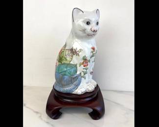 Lot 8721 Antique Chinese Canton Famille Rose Tobacco Leaf Porcelain Cat Figurine