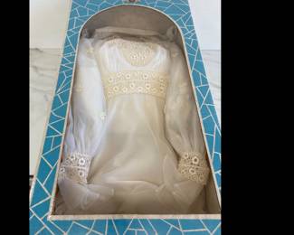 Lot 8738 Vintage 1970s Lace Trimmed Wedding Dress Gown Size SmPetite
