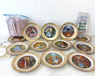 Lot 9045 12 Franklin Porcelain Grimms Fairy Tales Plates w hangers
