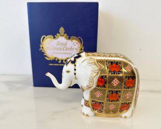 Lot 8956 Royal Crown Derby Bone China Imari Elephant Paperweight